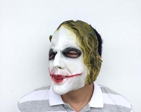 穿越火线中如何扮演小丑？